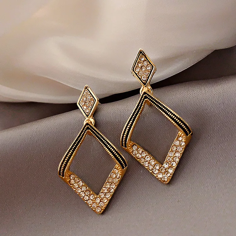 JUHU 2021 Luxury diamond French retro geometric rhinestone S925 silver alloy earrings, Colorful
JUHU 2021 Luxury diamond French retro geometric rhinestone S925 silver alloy earrings, Colorful
