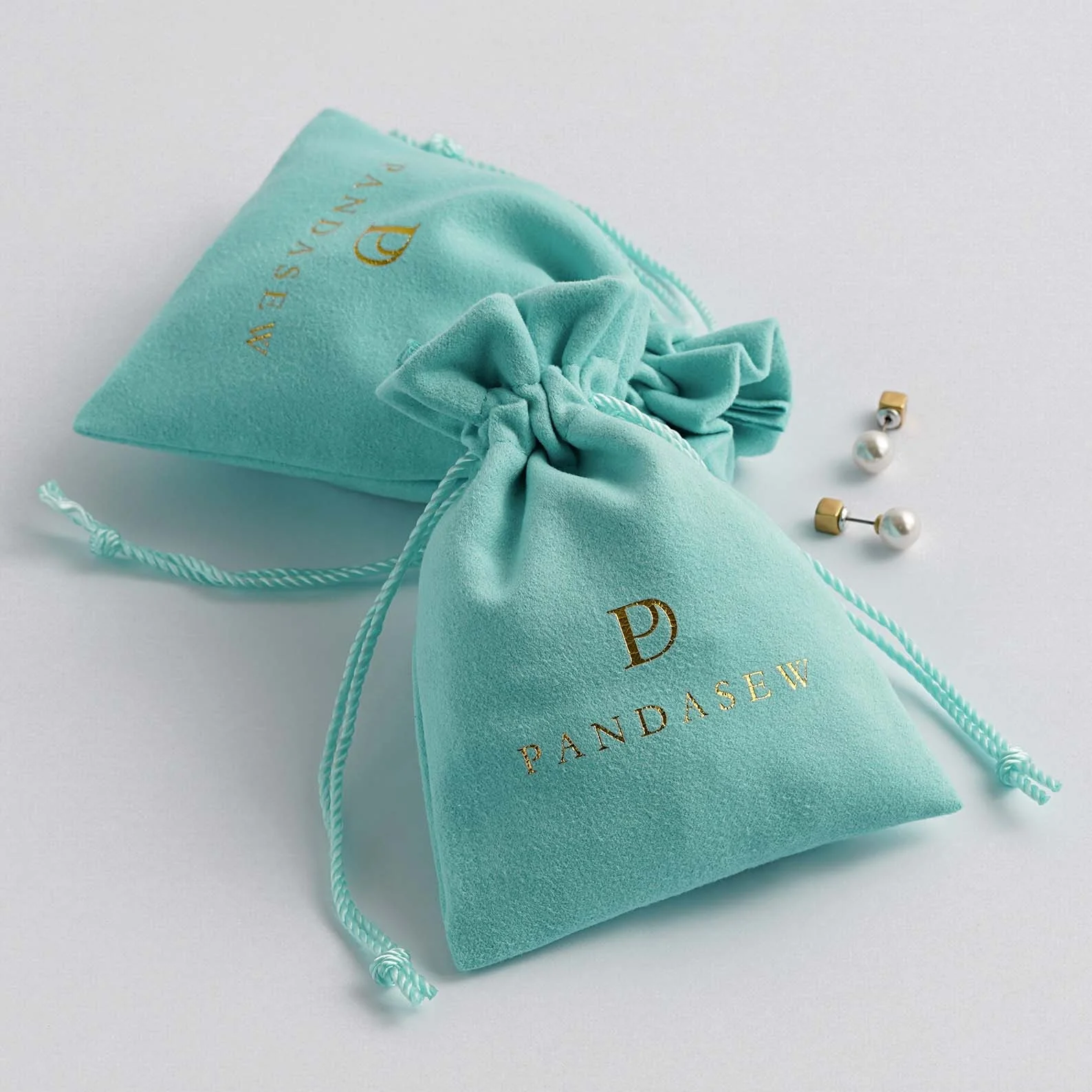 PandaSew Hot Sale Suede Velvet Drawstring Bag Bracelet Necklace Package Jewelry Pouch, Customized color
PandaSew Hot Sale Suede Velvet Drawstring Bag Bracelet Necklace Package Jewelry Pouch, Customized color