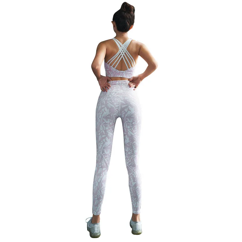 Low price high quality quick dry lightweight ankle-length pants and bra women yoga sports sleeveless suit
Low price high quality quick dry lightweight ankle-length pants and bra women yoga sports sleeveless suit