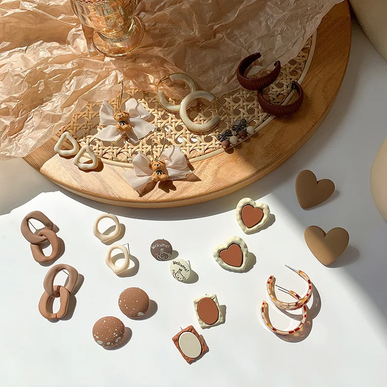New Vintage Coffee Brown Heart Circle Cute Stud Earrings For Women 2021 Spray Paint Alloy Jewelry Wholesale
New Vintage Coffee Brown Heart Circle Cute Stud Earrings For Women 2021 Spray Paint Alloy Jewelry Wholesale
