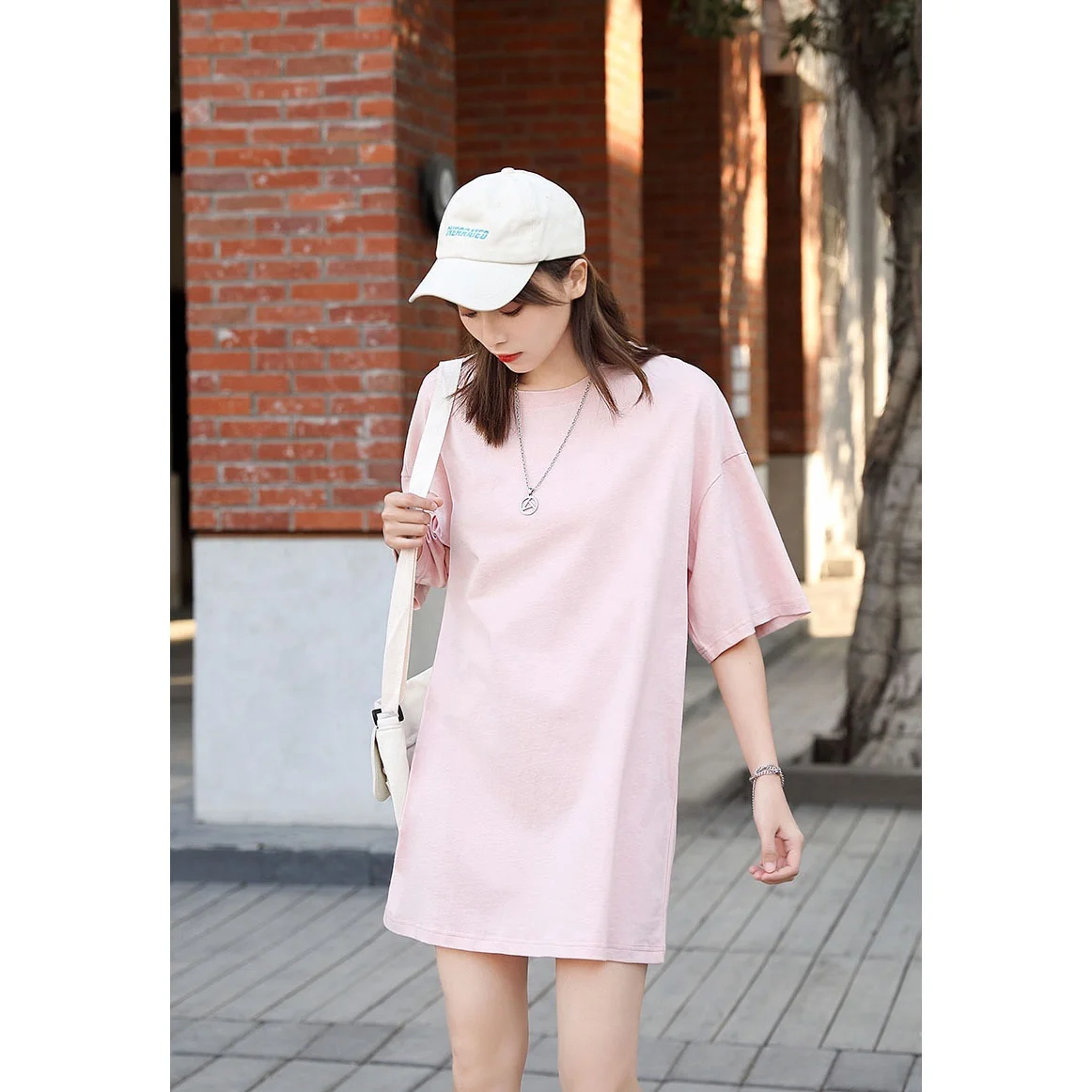 Casual Loose Oversized T Shirt Ladies Elongated Short Sleeve Extended Tee Shirt Women Streetwear Long Line T-Shirts, White/purple/pink/blue/black
Casual Loose Oversized T Shirt Ladies Elongated Short Sleeve Extended Tee Shirt Women Streetwear Long Line T-Shirts, White/purple/pink/blue/black