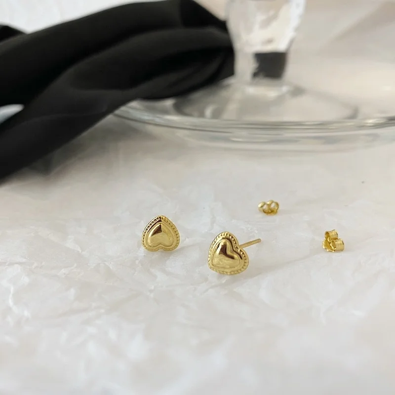 Vintage pattern mini 925 sterling silver 14k gold plated heart stud earrings for women
Vintage pattern mini 925 sterling silver 14k gold plated heart stud earrings for women
