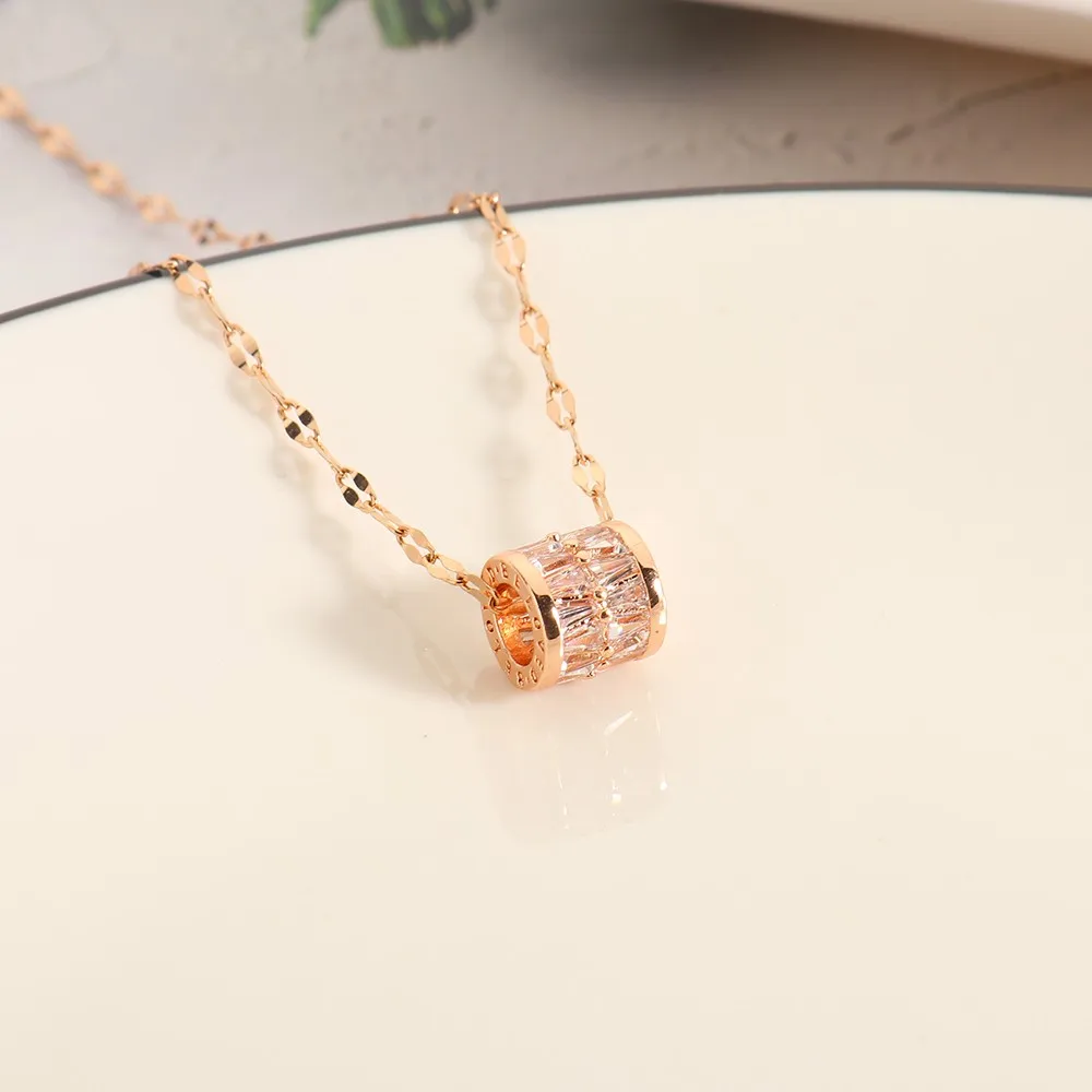 Fancy Rose Gold Micro Insert Square Zirconia Transfer Necklace Simple Gift Cylinder Pendants Necklace
Fancy Rose Gold Micro Insert Square Zirconia Transfer Necklace Simple Gift Cylinder Pendants Necklace