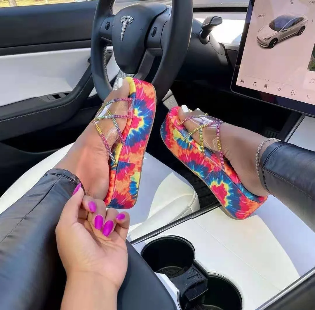 2022 new style thick bottom colorful cross transparent rhinestone slippers female plus size sandals
2022 new style thick bottom colorful cross transparent rhinestone slippers female plus size sandals