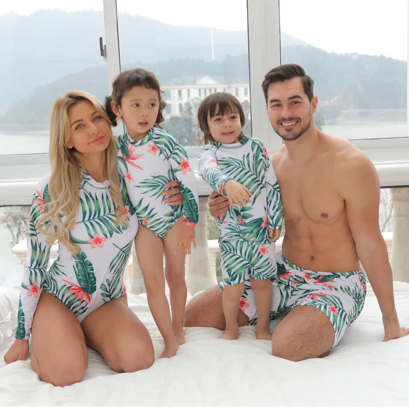 2021 New-Designer Leopard Print Couples Matching Swimwear Matching Family Bathing Suits Girls Beach Swimsuit
2021 New-Designer Leopard Print Couples Matching Swimwear Matching Family Bathing Suits Girls Beach Swimsuit
