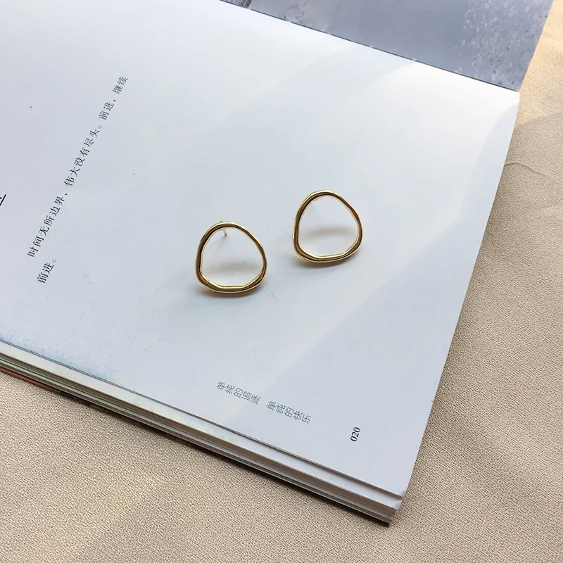 2 cm/1.7cm simple elegant lady round earrings accessories new fashion twists spiral earrings cute small stud earrings, Picture
2 cm/1.7cm simple elegant lady round earrings accessories new fashion twists spiral earrings cute small stud earrings, Picture