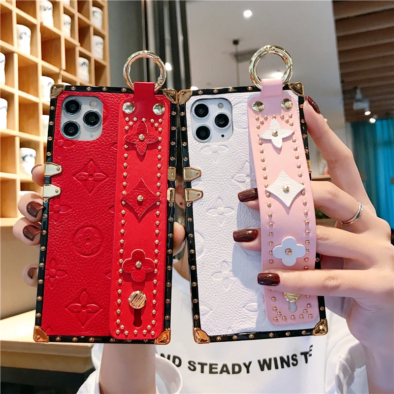 Luxury European American Embossing Leather Phone Case for iPhone 11 Pro Max X XR XS 7 8 Plus Square Cover with Wristband, Same as showed picture
Luxury European American Embossing Leather Phone Case for iPhone 11 Pro Max X XR XS 7 8 Plus Square Cover with Wristband, Same as showed picture