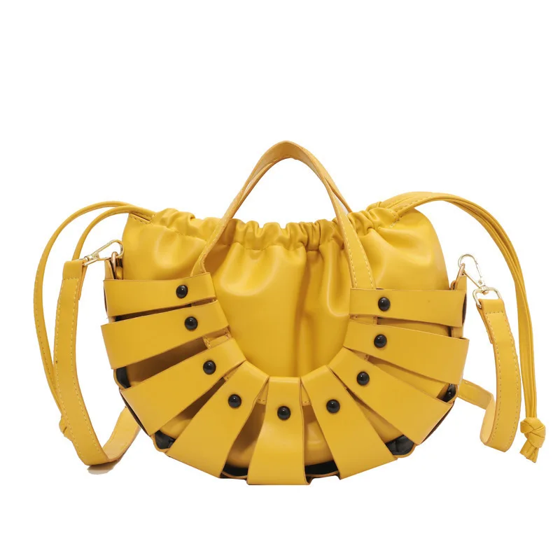 BM9332 2021 new ladies solid color personalized shoulder soft surface temperament European and American retro small round bag
BM9332 2021 new ladies solid color personalized shoulder soft surface temperament European and American retro small round bag