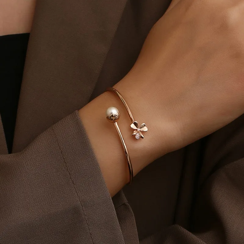 Fashion Jewelry Brass Cuff Rose Gold Plated Bracelets Women Adjustable Pearl Flower Bracelet 
Fashion Jewelry Brass Cuff Rose Gold Plated Bracelets Women Adjustable Pearl Flower Bracelet