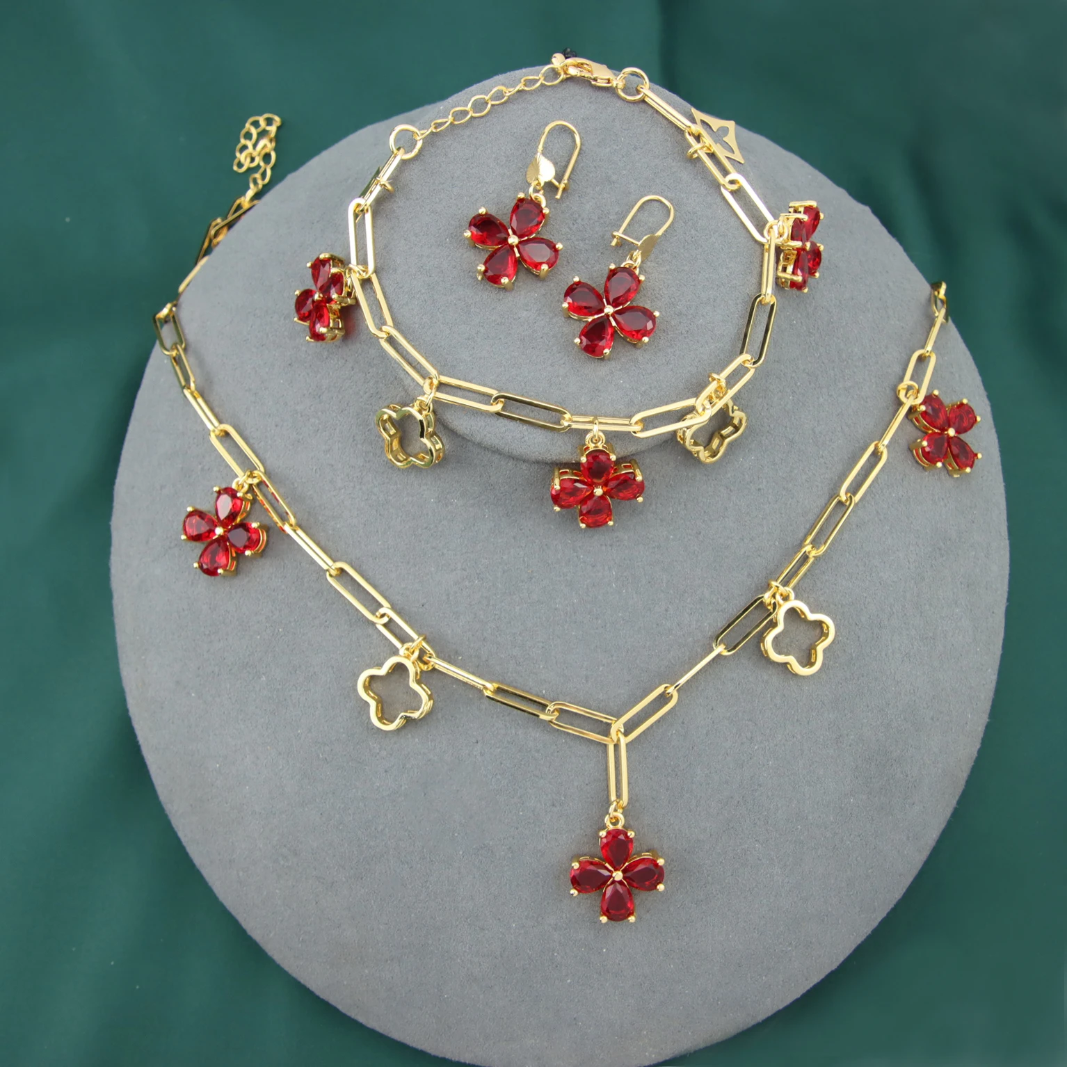 Fashion Design Four Leaf Clover Necklace Zircon Flower Jewelri Set Four Leaf Clover Earrings for Women
Fashion Design Four Leaf Clover Necklace Zircon Flower Jewelri Set Four Leaf Clover Earrings for Women