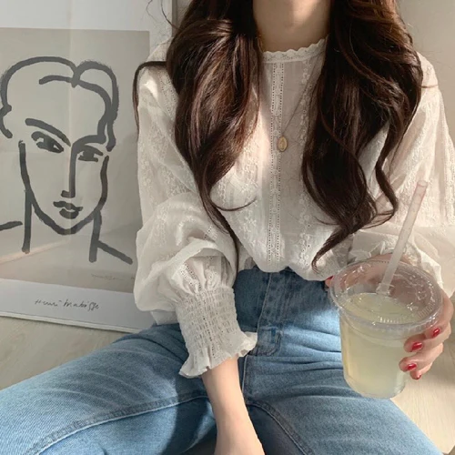 2021 Elegant women blouses lantern sleeves o-neck lace white floral print vintage casual sweet korean style femme tops
2021 Elegant women blouses lantern sleeves o-neck lace white floral print vintage casual sweet korean style femme tops