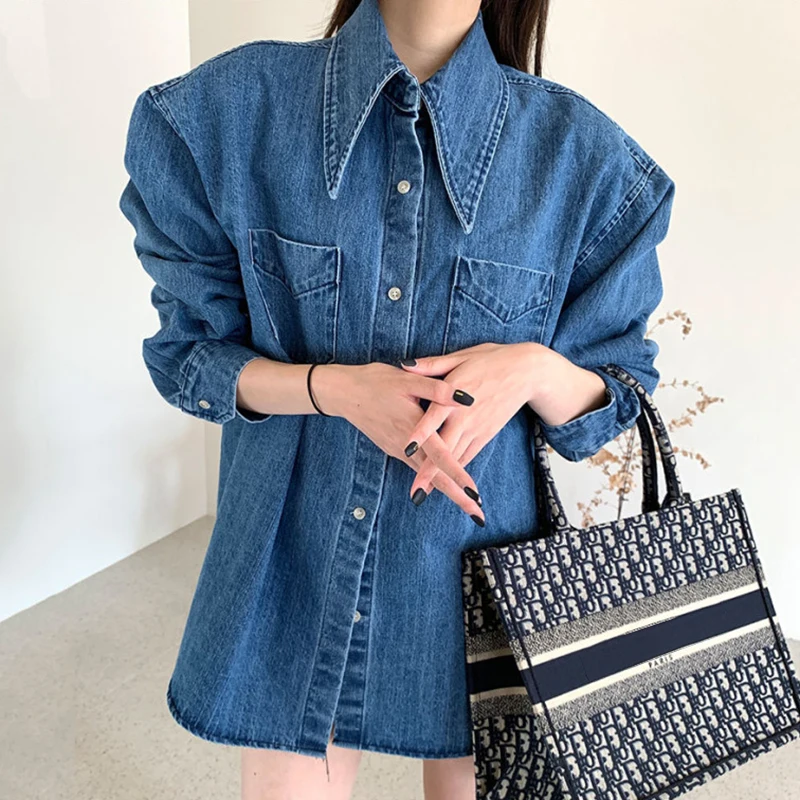 Wholesale 2021 Autumn New Style Korean Ins Retro Simple Single-breasted Loose Casual Double Pocket Washed Blue Women Denim Shirt
Wholesale 2021 Autumn New Style Korean Ins Retro Simple Single-breasted Loose Casual Double Pocket Washed Blue Women Denim Shirt