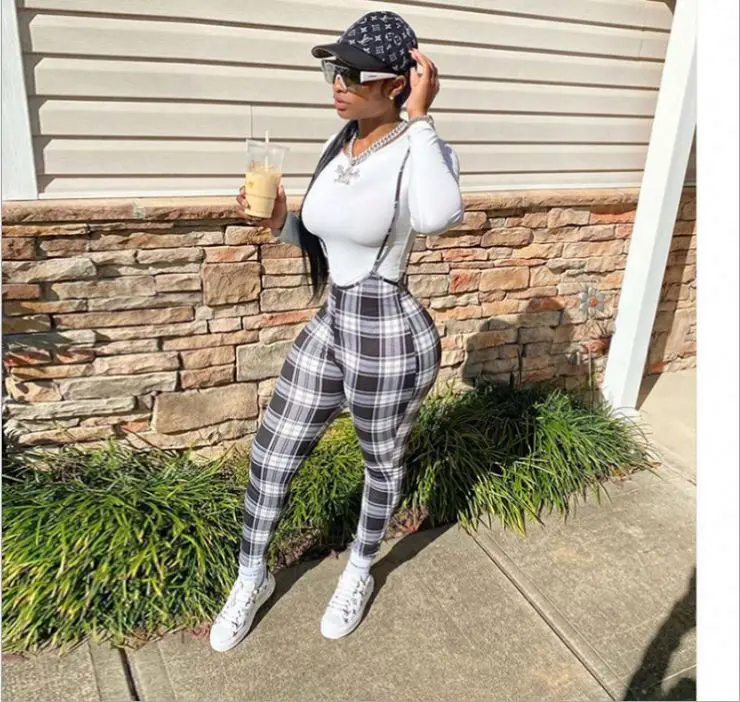 2020 European and American winter women's solid round neck slim fit T-shirt with plaid straps
2020 European and American winter women's solid round neck slim fit T-shirt with plaid straps