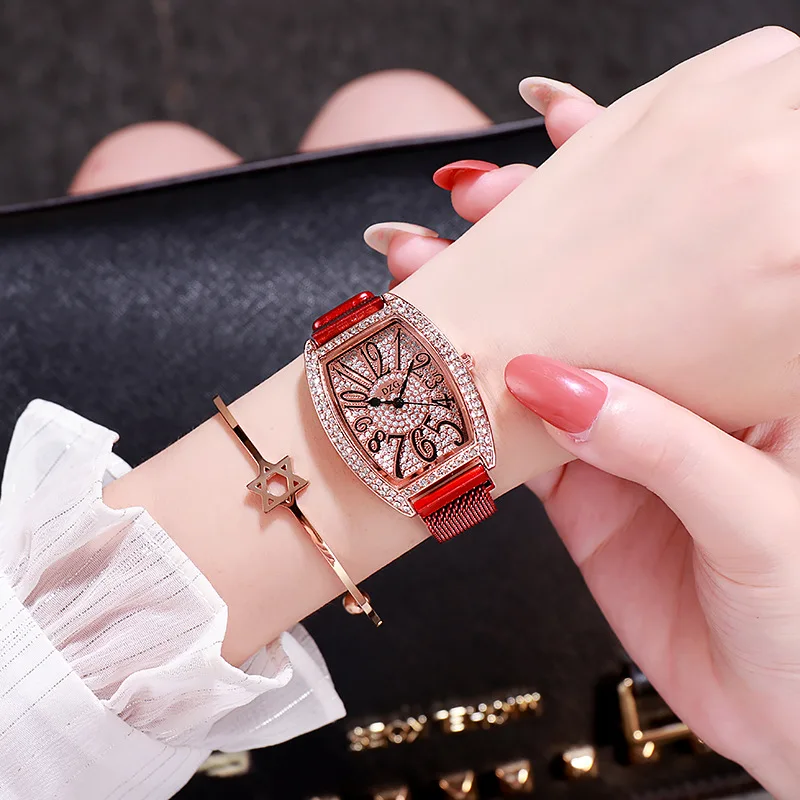 New DZG square rhinestone barrel watch magnet strap rose gold large female gold watch
New DZG square rhinestone barrel watch magnet strap rose gold large female gold watch