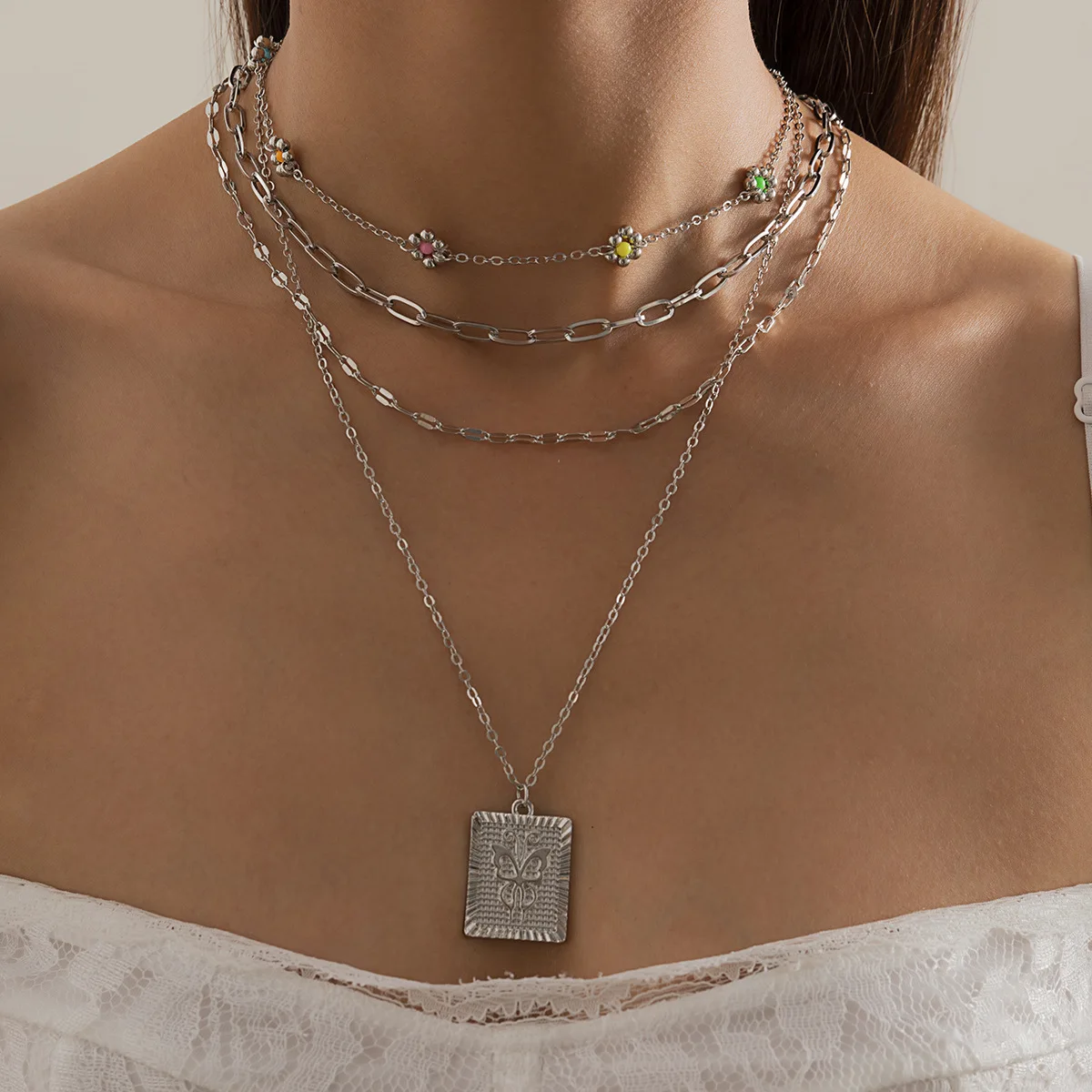 DP 3pcs ins fashion metal square brand rose necklace Women's daisy flower necklace for girl ladies gift, Gold whitek
DP 3pcs ins fashion metal square brand rose necklace Women's daisy flower necklace for girl ladies gift, Gold whitek