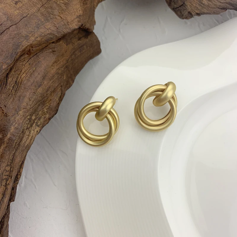 Vershal A-40 High Quality 18k Gold Plated Minimalist Matte Loop Drop Earrings For Women
Vershal A-40 High Quality 18k Gold Plated Minimalist Matte Loop Drop Earrings For Women