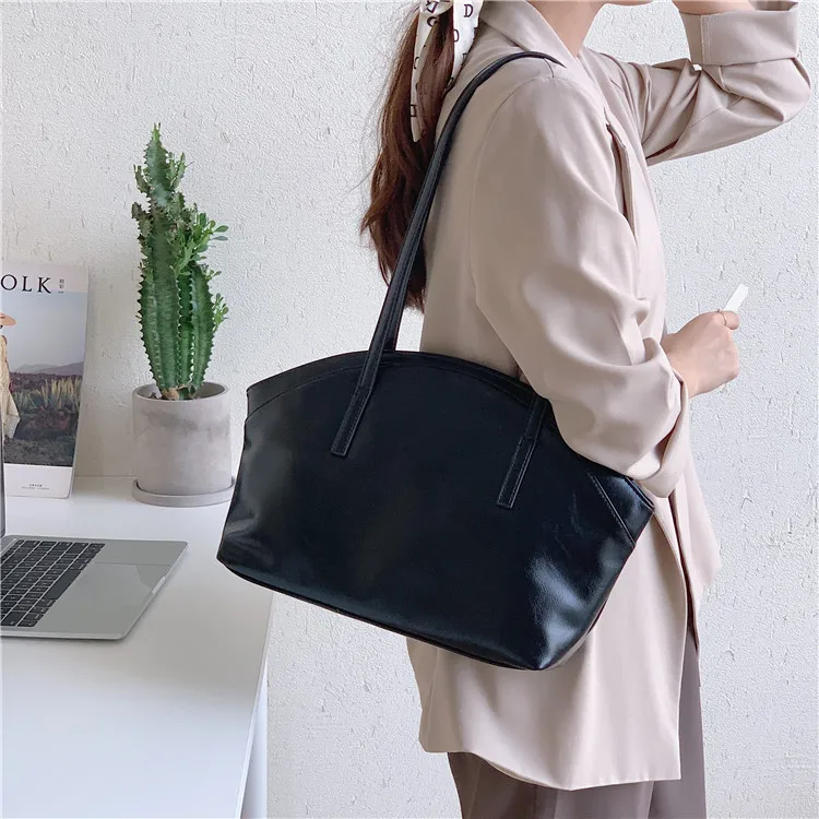 Korean new autumn women hand bag large capacity single shoulder bag fashionable oil wax PU tote bag wholesale
Korean new autumn women hand bag large capacity single shoulder bag fashionable oil wax PU tote bag wholesale