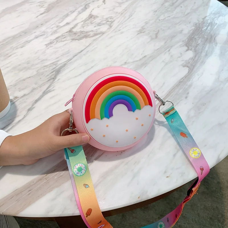 2021 Cute Round Shape Rainbow Printing Girl Cross Shoulder Mini Coin Purses Kid jelly Designer pop it Silicone Children Bag
2021 Cute Round Shape Rainbow Printing Girl Cross Shoulder Mini Coin Purses Kid jelly Designer pop it Silicone Children Bag