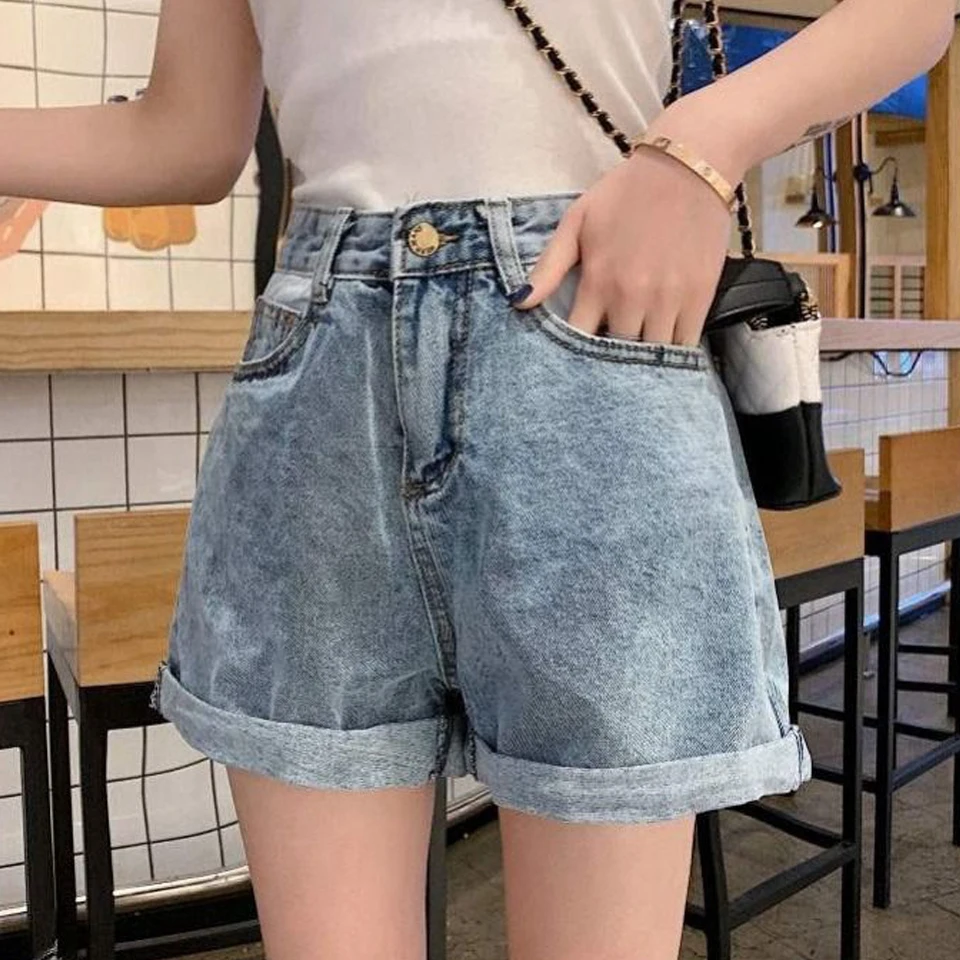 2021 New Women's Jeans Shorts Women Casual Summer Wide Bottom High Waist Denim Short Pants Ladies Jeans Short Trousers
2021 New Women's Jeans Shorts Women Casual Summer Wide Bottom High Waist Denim Short Pants Ladies Jeans Short Trousers