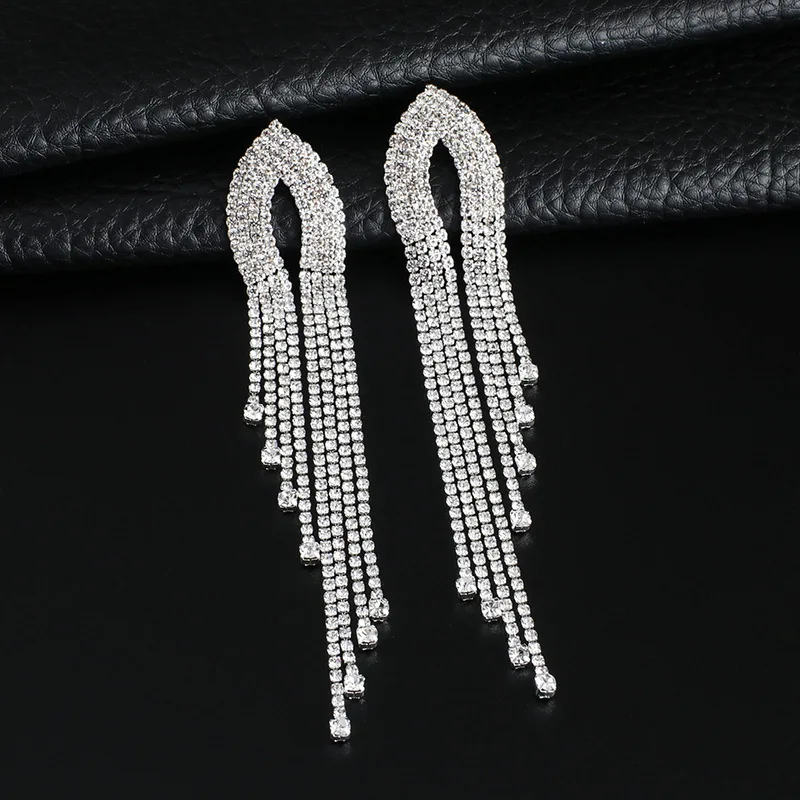 Gorgeous Crystal Rhinestone Graduated Tassel Small Stone Drop Earrings Lady Accessories.
Gorgeous Crystal Rhinestone Graduated Tassel Small Stone Drop Earrings Lady Accessories.