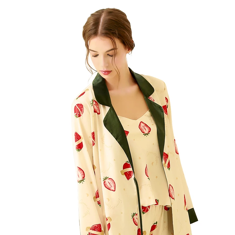 Ladies Printed Long Sleeve Cardigan Silk Sling Home Wear Thin Ice Silk Pajamas Three-piece Set
Ladies Printed Long Sleeve Cardigan Silk Sling Home Wear Thin Ice Silk Pajamas Three-piece Set