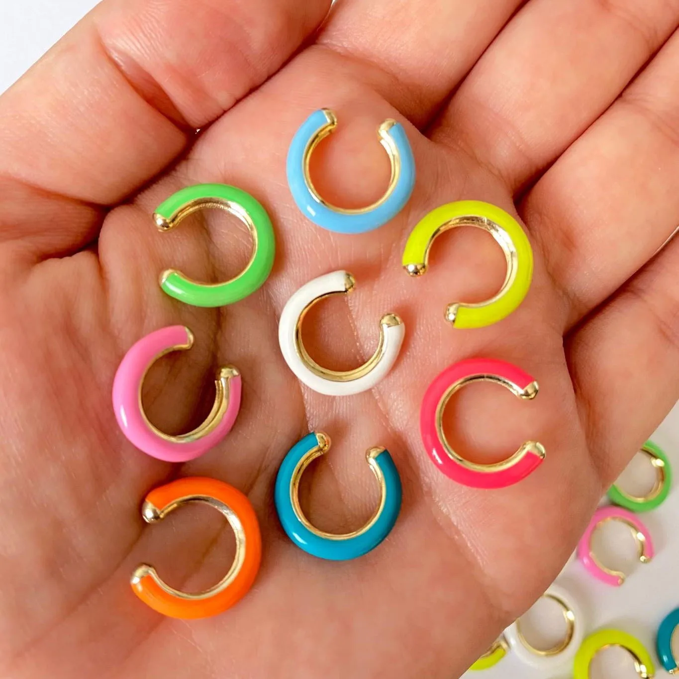 2021 New 1 Piece C shape Enamel Oil Drop Ear cuffs Women Colorful Rainbow Popular Clip-on Earring No piercing Cuff Earrings
2021 New 1 Piece C shape Enamel Oil Drop Ear cuffs Women Colorful Rainbow Popular Clip-on Earring No piercing Cuff Earrings