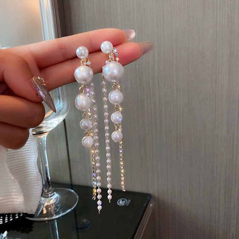 High Quality Women 925 Silver Needle Long Tassel Diamond Earrings Long Chain Hanging Geometric Trendy Alloy Pearl Drop Earrings
High Quality Women 925 Silver Needle Long Tassel Diamond Earrings Long Chain Hanging Geometric Trendy Alloy Pearl Drop Earrings