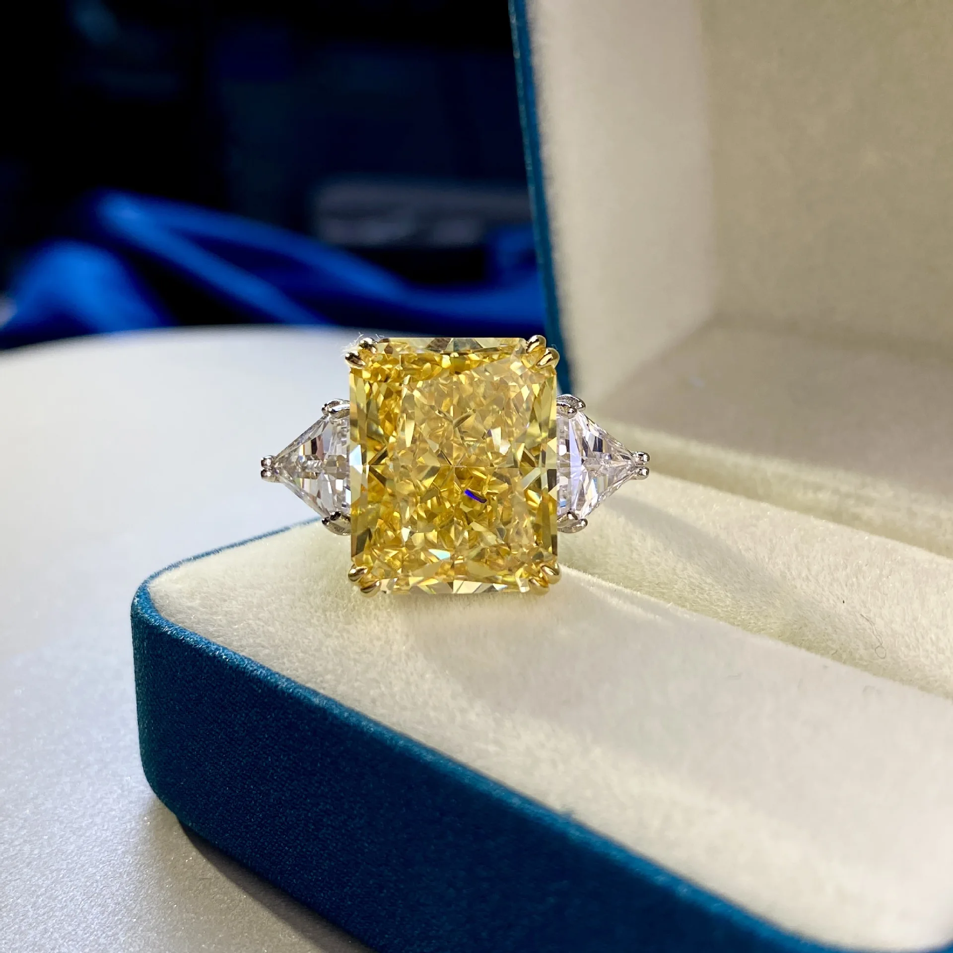 New sterling silver ring handmade inlaid with high carbon diamond ice flower cut 13*16 rectangular yellow diamond ring
New sterling silver ring handmade inlaid with high carbon diamond ice flower cut 13*16 rectangular yellow diamond ring