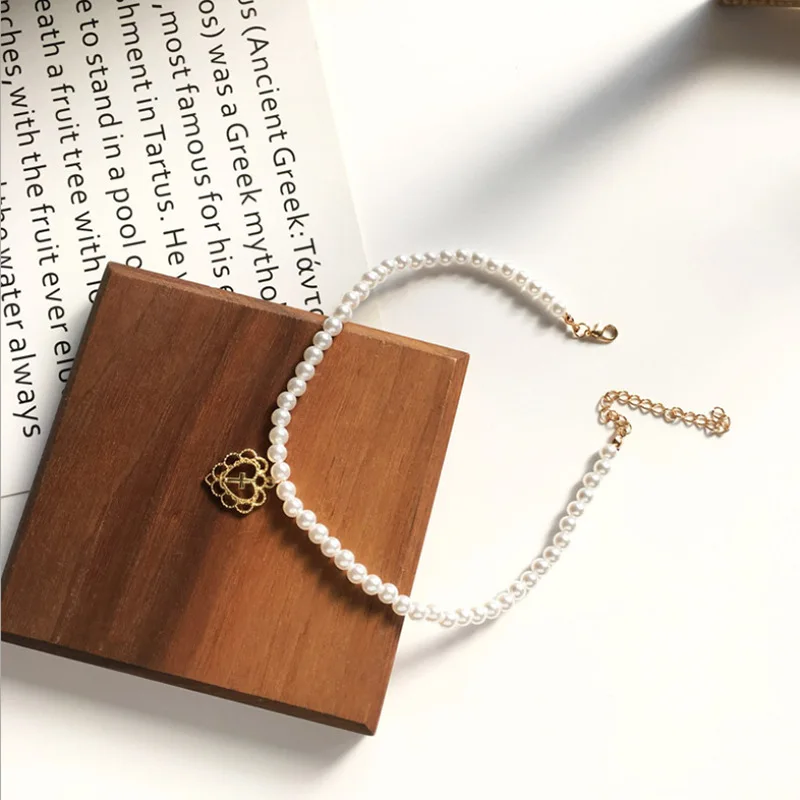 Japanese Korean Ins Vintage Ins Style Fairy Palace Embossed Love Cross Pendant Pearl Necklace Clavicle Chain Necklace, Picture color
Japanese Korean Ins Vintage Ins Style Fairy Palace Embossed Love Cross Pendant Pearl Necklace Clavicle Chain Necklace, Picture color