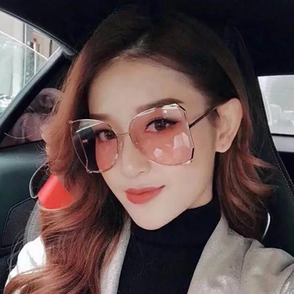 Ins Style Newest Fashionable Metal Sun glasses 2020 Luxury Brand Pearl Oversized Women Sunglasses Gafas De Sol, Customized color
Ins Style Newest Fashionable Metal Sun glasses 2020 Luxury Brand Pearl Oversized Women Sunglasses Gafas De Sol, Customized color