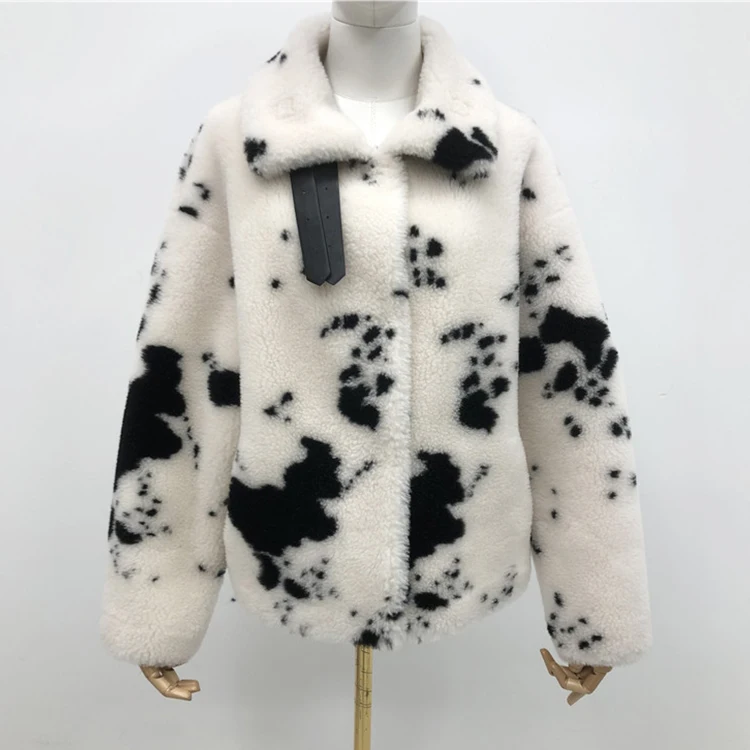 Soft turn-down collar 3 button wool coat black and white classic womenladies printed cashmere wool coat
Soft turn-down collar 3 button wool coat black and white classic womenladies printed cashmere wool coat