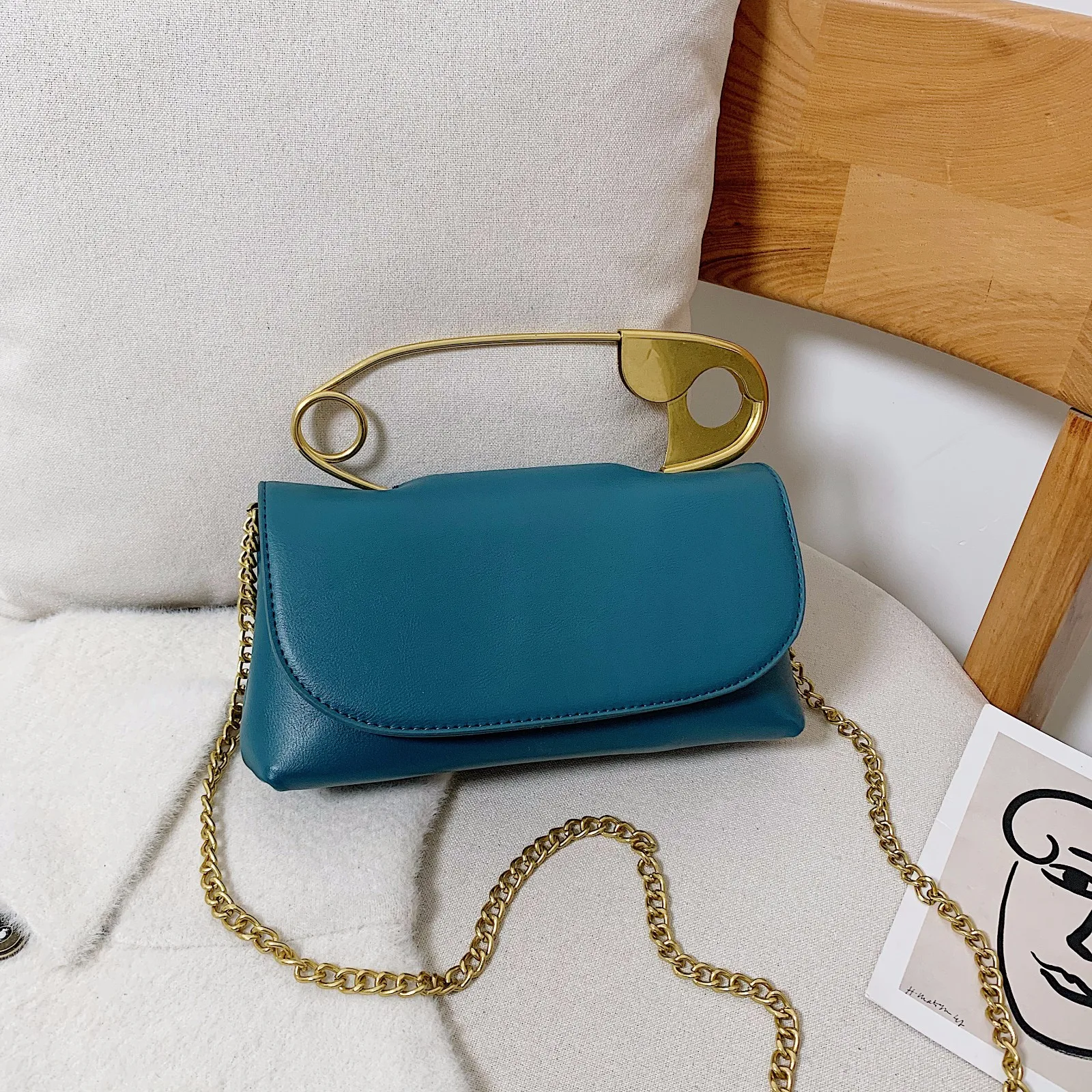 2020 Fashionable Women Handbag 5 Colors PU Material Safety Pin Clutch Bag for Daily Life
2020 Fashionable Women Handbag 5 Colors PU Material Safety Pin Clutch Bag for Daily Life