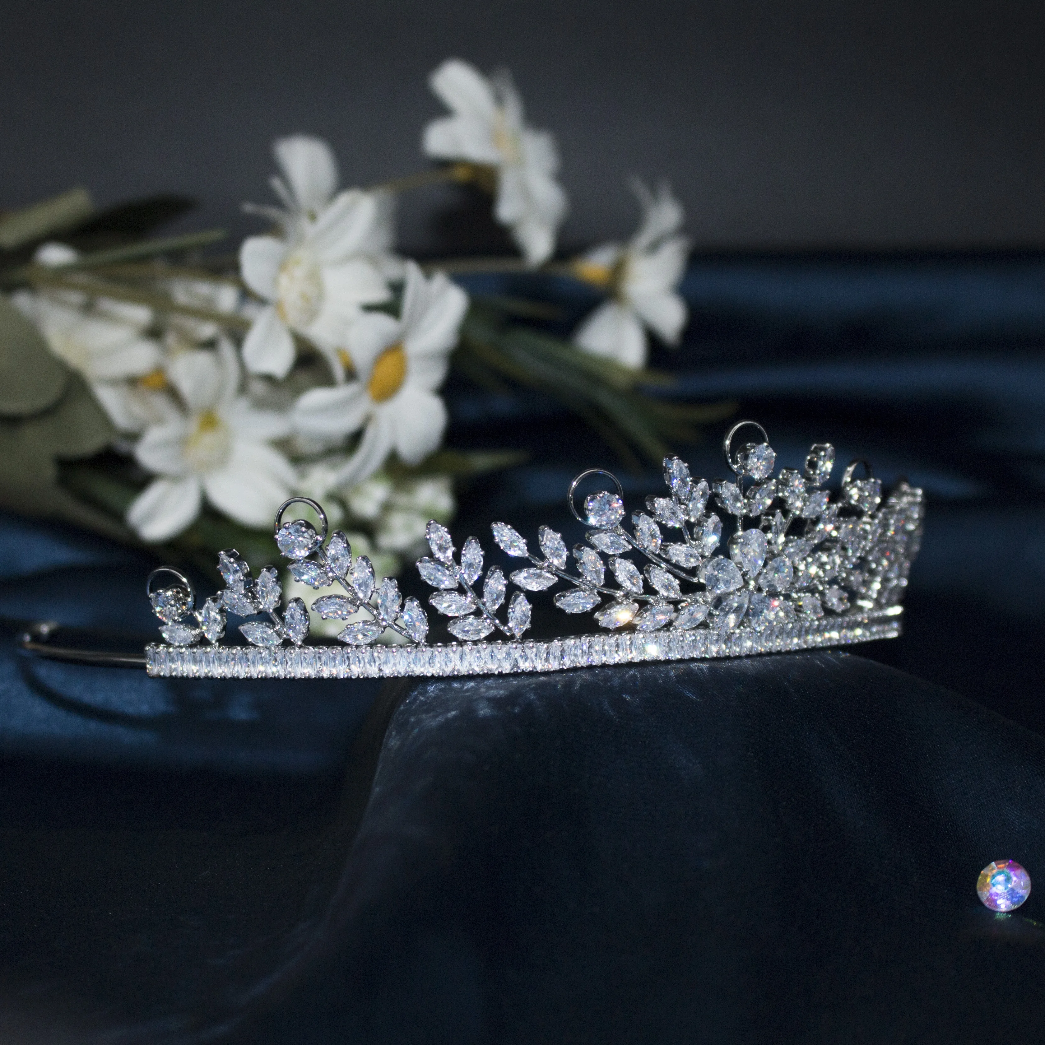 GS0175 Handmade high quality luxury Bridal Wedding crown Pearl crystal girl Princess headdress, Sliver
GS0175 Handmade high quality luxury Bridal Wedding crown Pearl crystal girl Princess headdress, Sliver