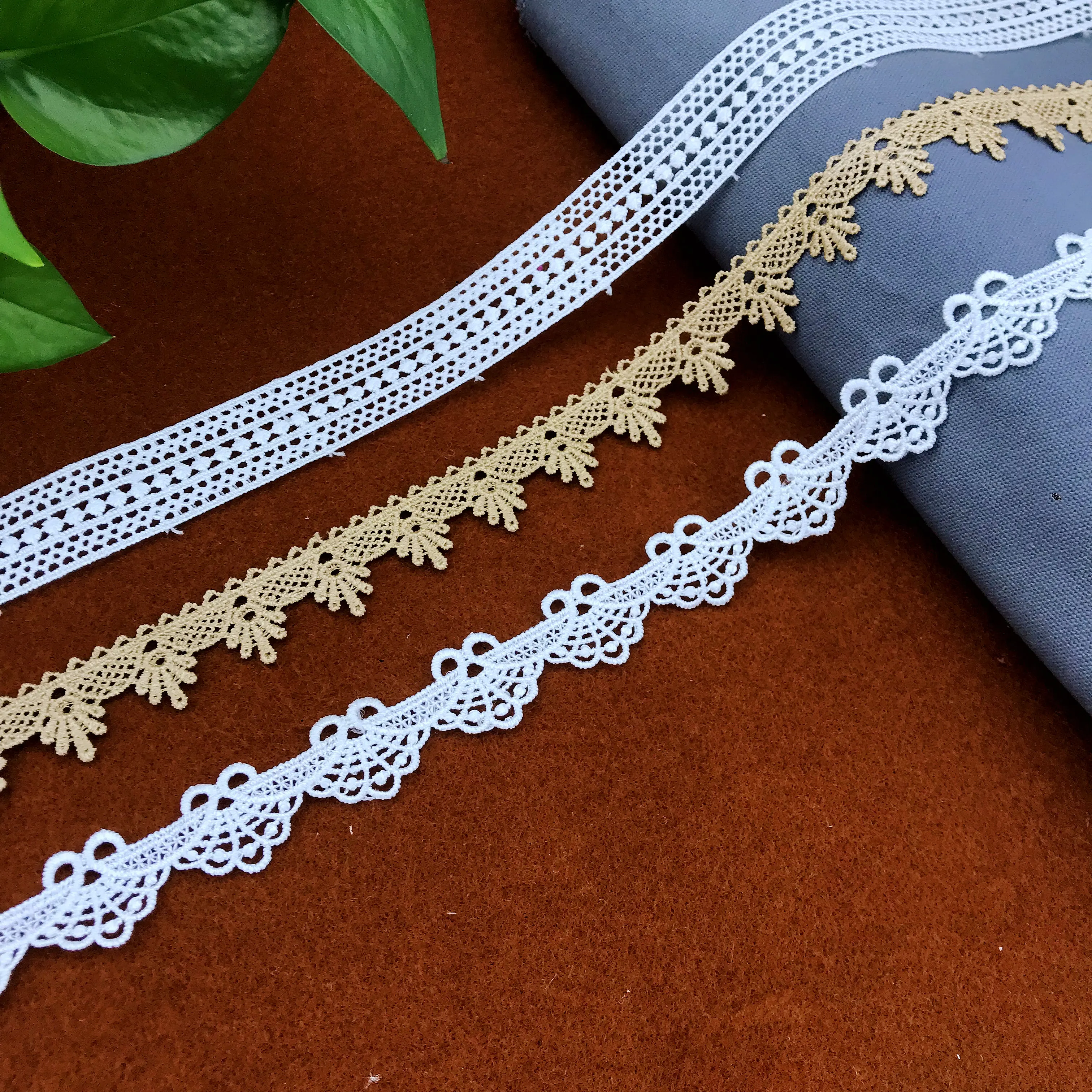 

Chemical Guipure flower trimming fancy white fabric lace Polyester white lace trim for Garment, Accept customized color