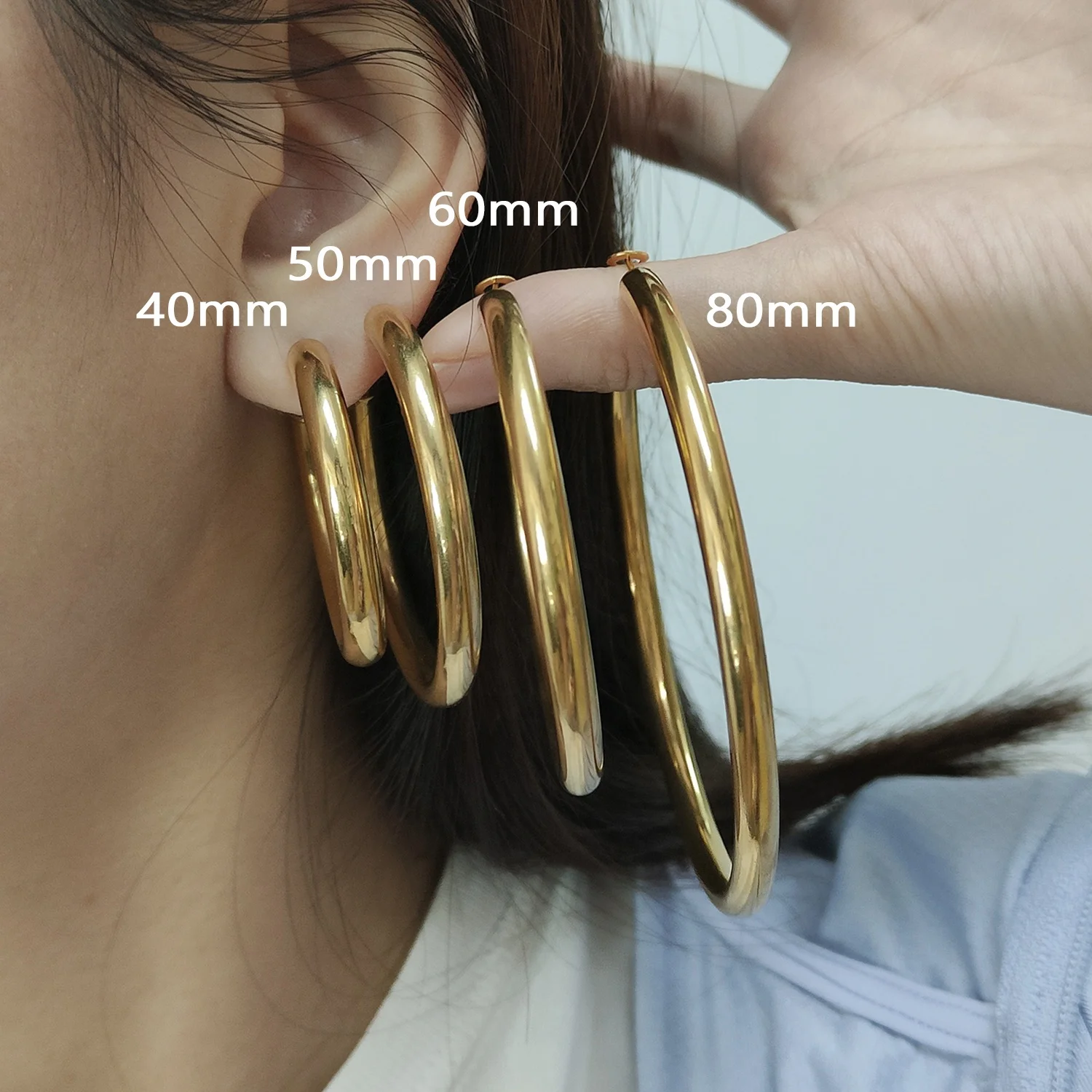 High Quality 2022 Trendy women girl earring gold plated stainless steel chunky hoops earrings
High Quality 2022 Trendy women girl earring gold plated stainless steel chunky hoops earrings