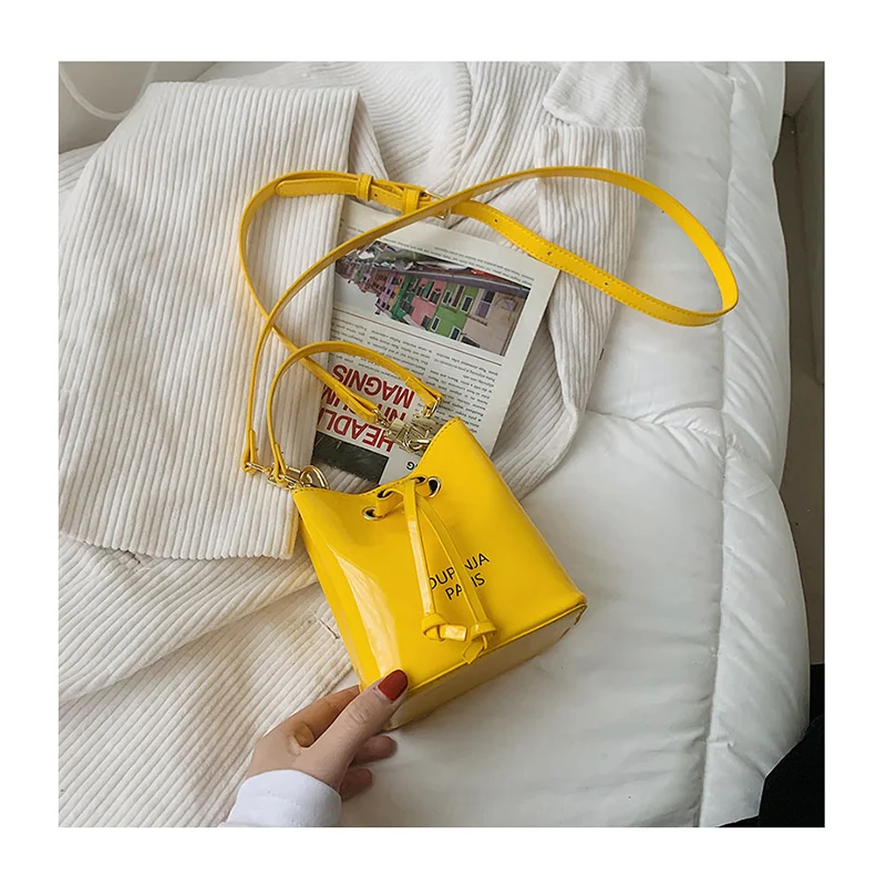 2021 New Designer Patent Leather Bucket Handbags Ladies Small Fashion Shoulder Bolsa Trendy Mujer Mini Party Crossbody Purses
2021 New Designer Patent Leather Bucket Handbags Ladies Small Fashion Shoulder Bolsa Trendy Mujer Mini Party Crossbody Purses