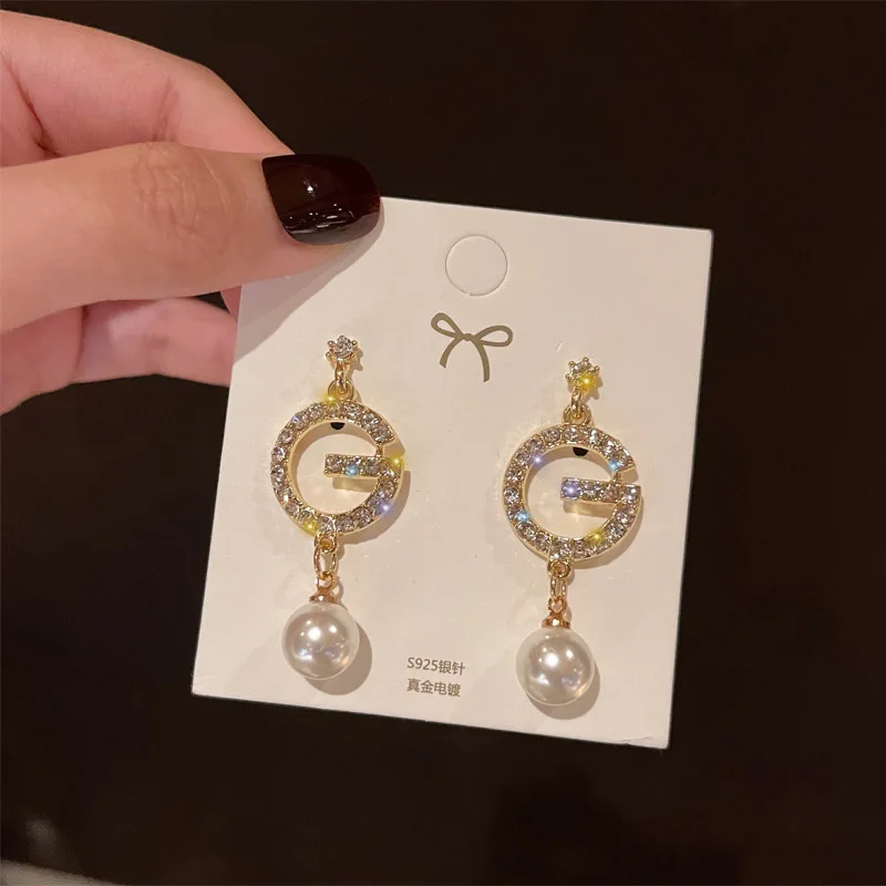 2021 New G Letter Tassel Earrings for Women Fashion Exquisite Gold Crystal Long Pendant Earring Bridal Wedding Jewelry Sets
2021 New G Letter Tassel Earrings for Women Fashion Exquisite Gold Crystal Long Pendant Earring Bridal Wedding Jewelry Sets