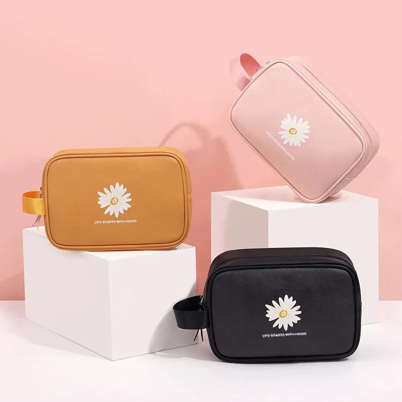 2021 Travel Makeup Bag Pu Vegan Leather Cosmetic Pouch Waterproof Makeup Bag, Customized color
2021 Travel Makeup Bag Pu Vegan Leather Cosmetic Pouch Waterproof Makeup Bag, Customized color