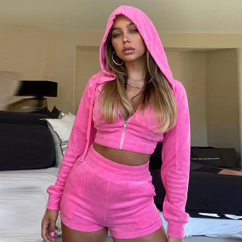 2021 sexy high waists plus size long sleeve hooded velvet jacket two piece short trendy velvet sweatsuit women
2021 sexy high waists plus size long sleeve hooded velvet jacket two piece short trendy velvet sweatsuit women