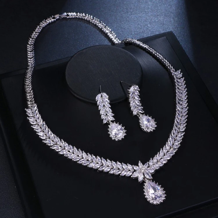 Premium Quality Fashion Diamond Necklace Women's Jewelry Set indian wedding jewellery jewelry sets, White red white green
Premium Quality Fashion Diamond Necklace Women's Jewelry Set indian wedding jewellery jewelry sets, White red white green