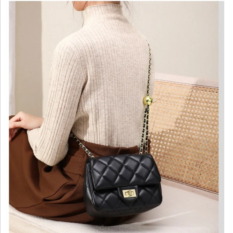 Cheap Wholesale Shopping 2021 New Item Fashion Metal Ball Slant PU One-Shoulder Rhomboid Chain Bag Women Crossbody Customized, Black
Cheap Wholesale Shopping 2021 New Item Fashion Metal Ball Slant PU One-Shoulder Rhomboid Chain Bag Women Crossbody Customized, Black