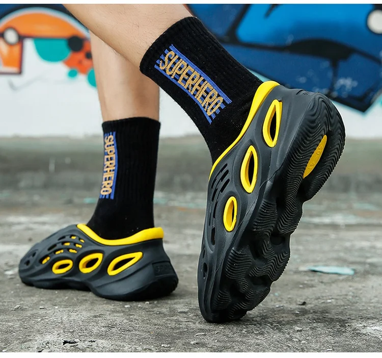 Fashion Hollow Out Men Yeezy Clogs Breathable Waterproof Running Shoes Summer Beach Sandals Clogs Sneaker
Fashion Hollow Out Men Yeezy Clogs Breathable Waterproof Running Shoes Summer Beach Sandals Clogs Sneaker