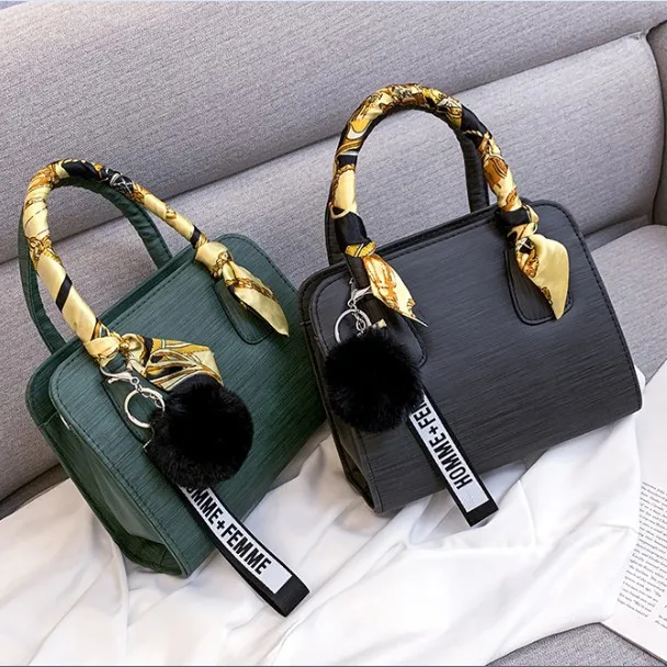2020 Designer Fashion Scarf Women Pu Leather Casual Tote Handbag Female Hairball Shoulder Cross Body Bag
2020 Designer Fashion Scarf Women Pu Leather Casual Tote Handbag Female Hairball Shoulder Cross Body Bag