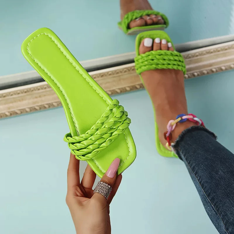 2021 New Comfort round toe weave pattern fashionable leisure flat slide sandals women parallel strap
2021 New Comfort round toe weave pattern fashionable leisure flat slide sandals women parallel strap