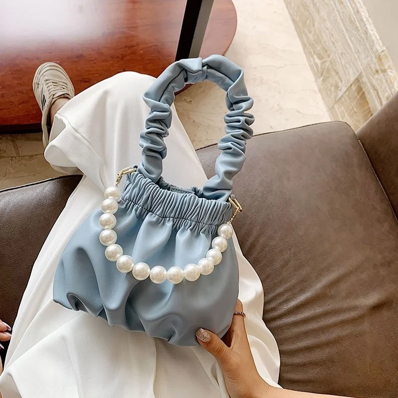 2021 New Design Pearl Handle Luxury Messenger Bag Cloud Korean Wrinkle Handbags Girls Small Crossbody Women Purses, Black,purple,white,blue
2021 New Design Pearl Handle Luxury Messenger Bag Cloud Korean Wrinkle Handbags Girls Small Crossbody Women Purses, Black,purple,white,blue