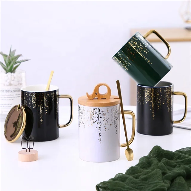 gift present coffee color glazed ceramic mug with lid in bamboo