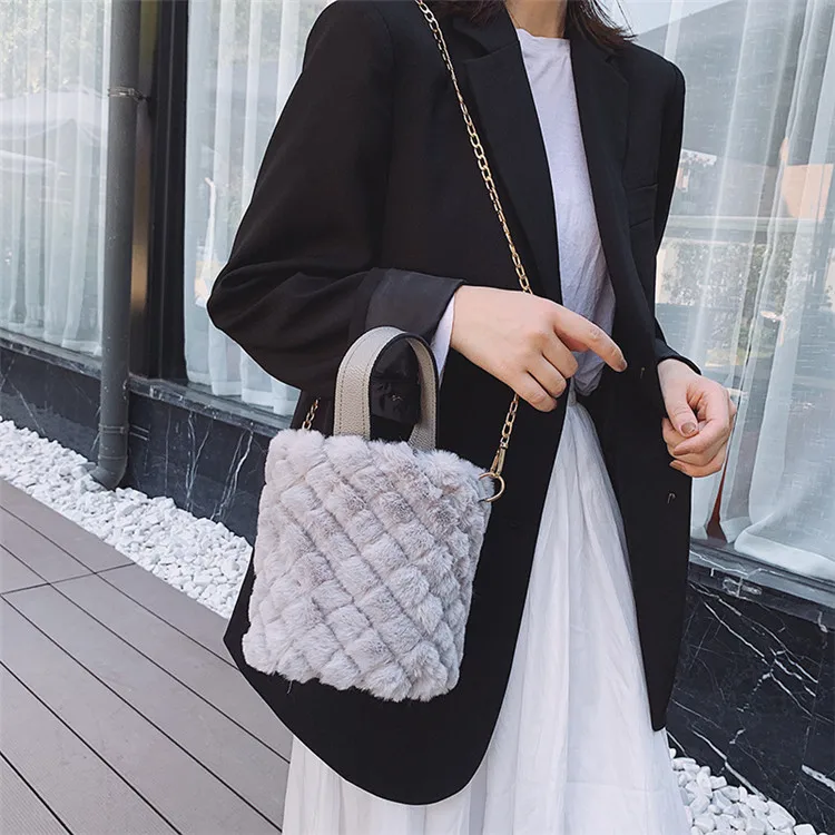 Professional manufacturer Plush Chain Bag Luxury Fashion Handle Purse Faux Fur Crossbody Leather Handbags, Customized
Professional manufacturer Plush Chain Bag Luxury Fashion Handle Purse Faux Fur Crossbody Leather Handbags, Customized