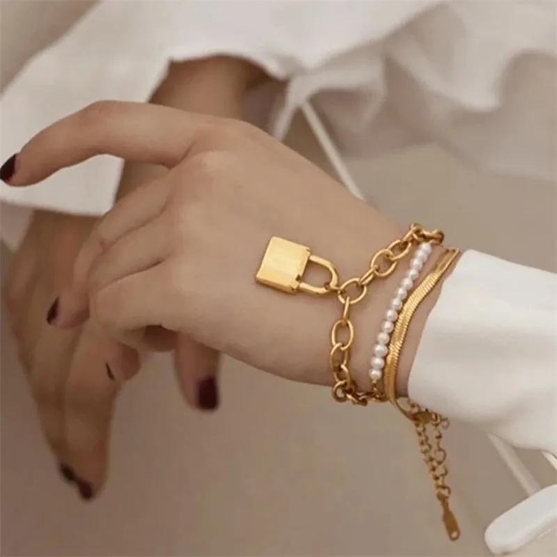 Hongtong Fashion Punk Chunky Chain Bangle Women Men Hand Jewelry Friend Couple Charm Lock Bracelets
Hongtong Fashion Punk Chunky Chain Bangle Women Men Hand Jewelry Friend Couple Charm Lock Bracelets