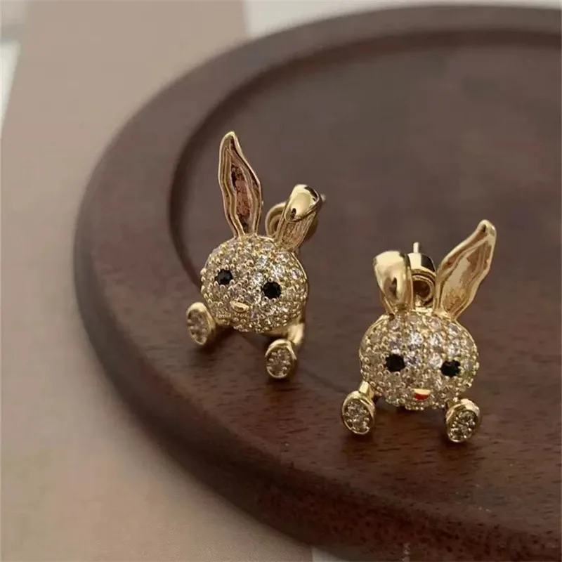 2023 Summer Luxury Metal Rabbit Diamond Stud Ear Button Sweet Cool Animal Earrings For Women 
2023 Summer Luxury Metal Rabbit Diamond Stud Ear Button Sweet Cool Animal Earrings For Women