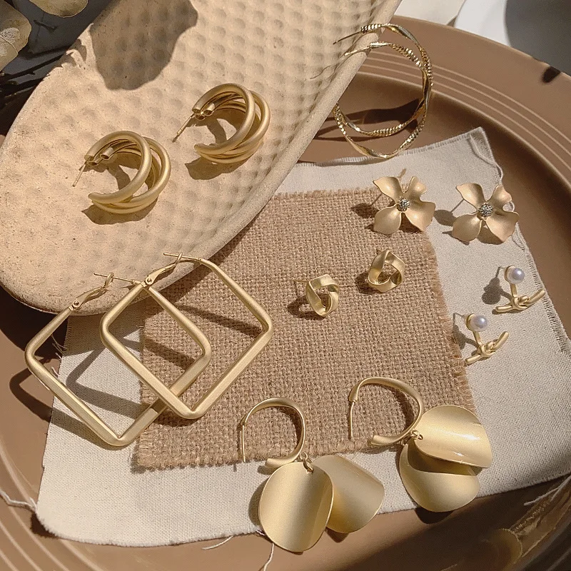 Fashion 925 Silver Needle Vintage Flower Jewelry Earring Chunky Gold Plated Big Baroque Pearl Irregular Matte Earrings Wholesale
Fashion 925 Silver Needle Vintage Flower Jewelry Earring Chunky Gold Plated Big Baroque Pearl Irregular Matte Earrings Wholesale